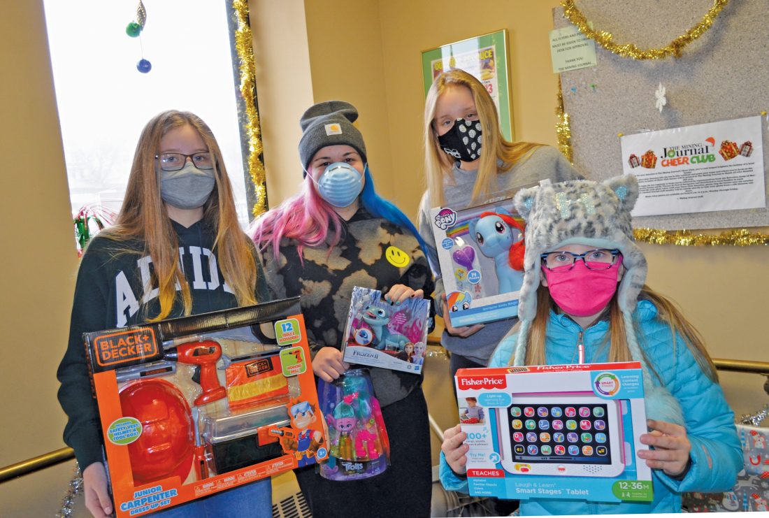 Hruskas donate to Cheer Club | News, Sports, Jobs - Vimarsana News